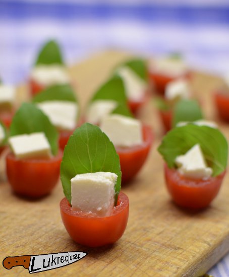 pomidor feta bazylia