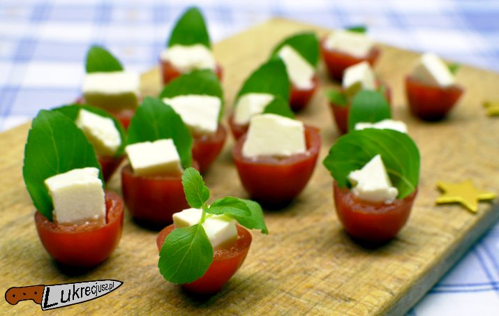 Pomidor ser feta bazylia