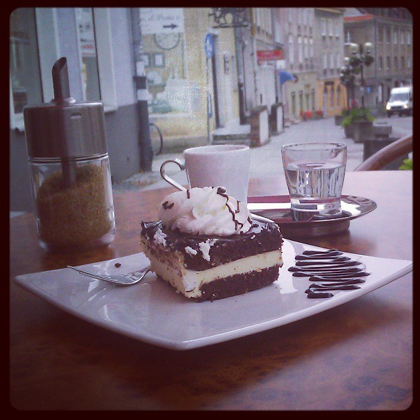 #foodporn #wz wspomnienie z Olsztyna W cafe Fenix dają budyń zamiast bitej śmietany do środka :/
