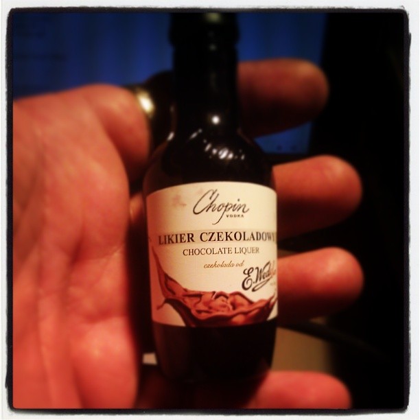 Mała #buteleczka #czekolady w płynie a tyle smaku z niej płynie (tajny składnik drinka #varumish) #chocolate #liquer #bottle
