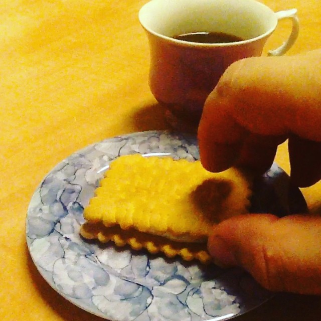 2 śniadanie #kawa i #herbatniki z miodem i śmietaną #foodporn #breakfast #coffe #biscuit #honey #cream