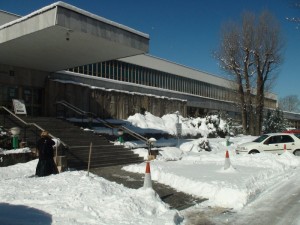 Biblioteka Narodowa zimą wejście B