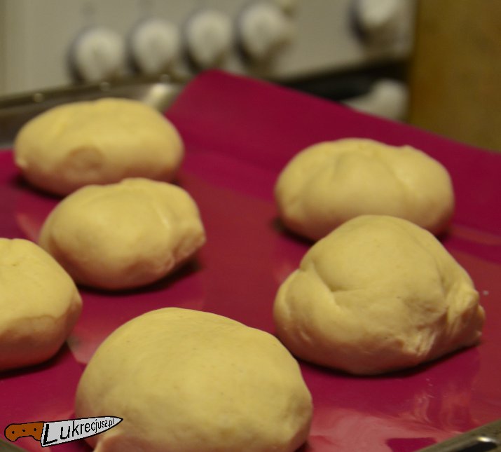 Bulka surowa podczas rośnięcia