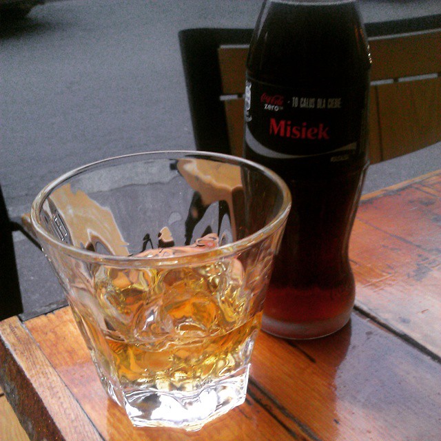 Wspominam kiedy tu się poznałem z cpt. #Morgan #singer #kraków #rum tylko dlaczego #barman tyle przebierał w #cocacola